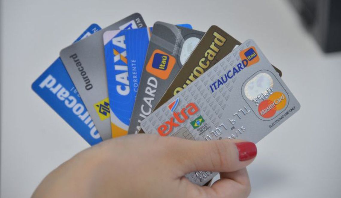 Empréstimos e cartões de crédito mais caros: taxa básica de juros sobe para 12,75% ao ano