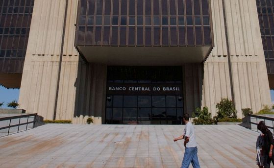 Bolsonaro antecipa volta do Imposto sobre Operações Financeiras para operações de crédito; governo espera arrecadar R$ 2 bilhões até o fim do ano