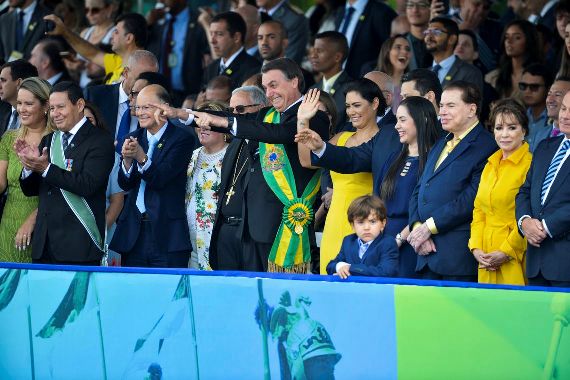 Depois de “ungir” Bolsonaro, Edir Macedo assiste desfile  de 7 de setembro ao lado do presidente em Brasília
