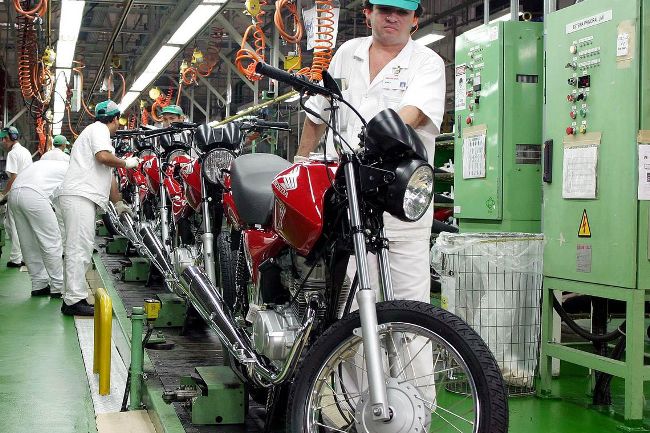 Produção da indústria brasileira recua 0,6% em agosto, diz IBGE