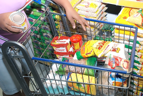 Cobrança de taxa em compra com ticket alimentação é irregular: Procon fiscaliza supermercado em Campo Grande após denúncia