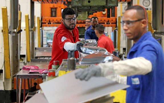 Produção industrial fica estável em outubro pelo segundo mês, diz CNI