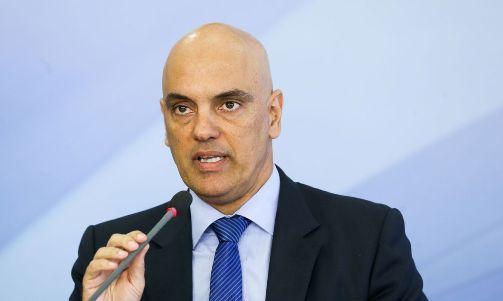 Alexandre Moraes suspende investigação da Receita Federal contra autoridades