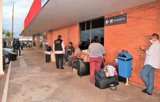 Campo Grande: prefeitura interdita ponto clandestino de embarque e desembarque de passageiros de ônibus interestaduais