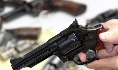 Senadores reagem a decretos que ampliam acesso a armas; 14 projetos querem suspensão