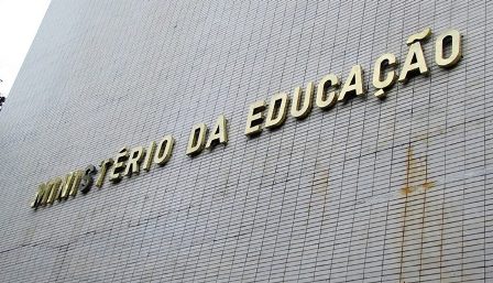 Bolsonaro anuncia Milton Ribeiro como novo ministro da Educação