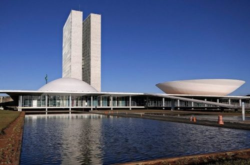 Regulamentação de profissões é tema frequente no legislativo