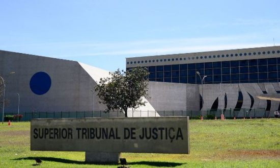 PEC que proíbe aposentadoria de juízes como punição é aprovada na CCJ