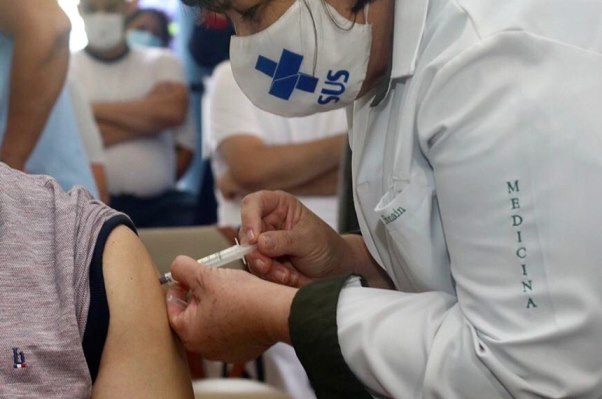 Campo Grande vacina nesta segunda pessoas com 59 anos completos nascidas de agosto a dezembro