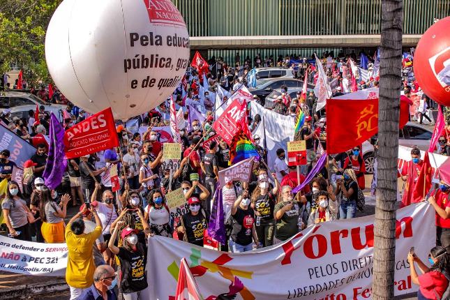 Servidores públicos pressionam e votação da reforma administrativa (PEC 32) é adiada para próxima semana