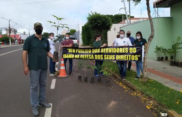 Em campanha por reajuste salarial, servidores do IBAMA realizam ato em Campo Grande