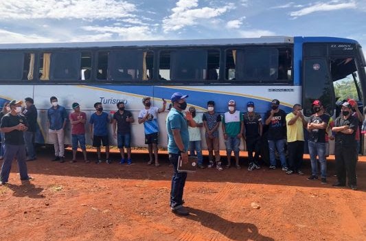 Indígenas de MS embarcam para a colheita de maçã na região Sul do país