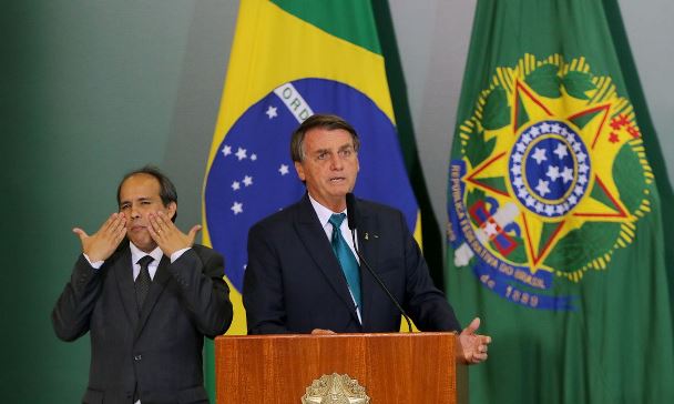 Bolsonaro sinaliza reajuste salarial para PRF e pede “compreensão” dos demais servidores