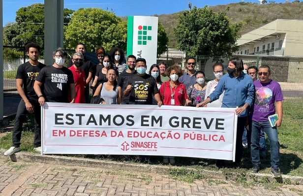 Servidores do Instituto Federal de Educação iniciam greve por reajuste salarial