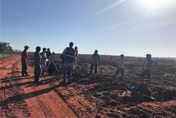 Trabalhadores de quatro estados são resgatados em condições análogas à de escravo de fazenda em Naviraí