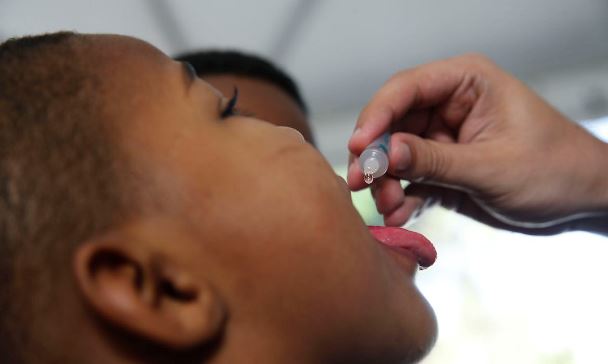 Pará investiga suspeita de paralisia infantil em criança de 3 anos; baixa vacinação preocupa