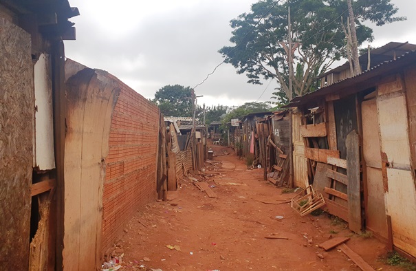Será que agora sai? Prefeitura de Campo Grande anuncia construção de casas para famílias da comunidade Mandela