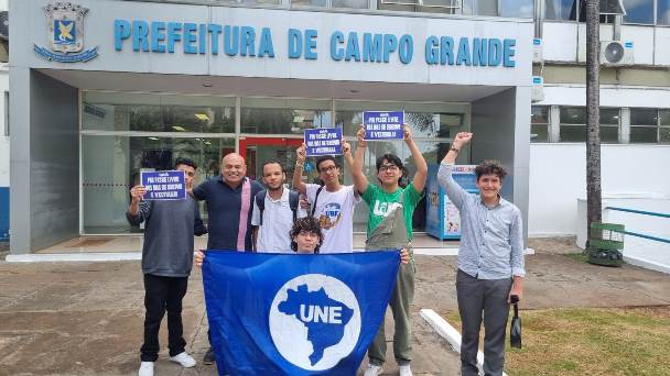 Estudantes vão à prefeitura para defender projeto do passe gratuito para Enem e vestibulares em Campo Grande