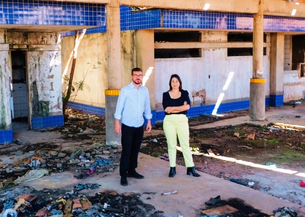 Em obra de EMEI inacabada, vereadora Luiza Ribeiro e o deputado Pedro Kemp farão live denunciando falta de vagas na educação infantil em Campo Grande