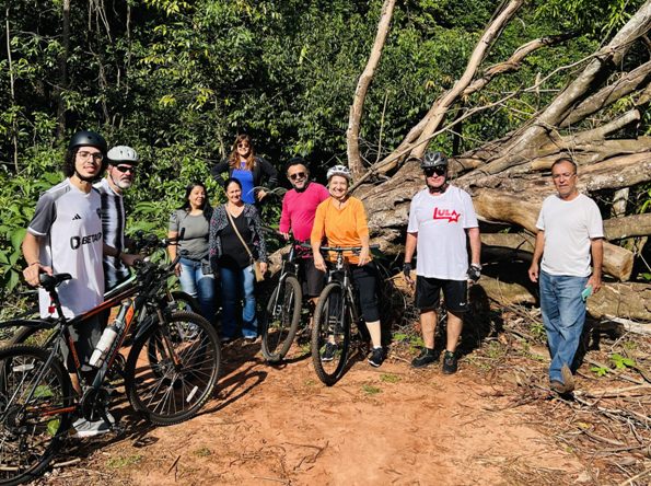 Contra o desmatamento do Parque dos Poderes: durante passeio, ciclistas identificam área permitida para derrubada após acordo entre Imasul e Ministério Público