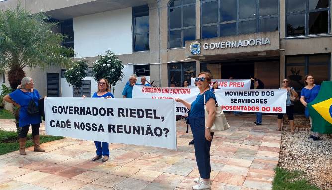 Proposta de Riedel é refutada e aposentados protestam na Governadoria
