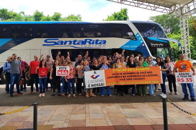 Assembleia da Cassems: manifestação em frente ao local da assembleia questiona mudanças no plano