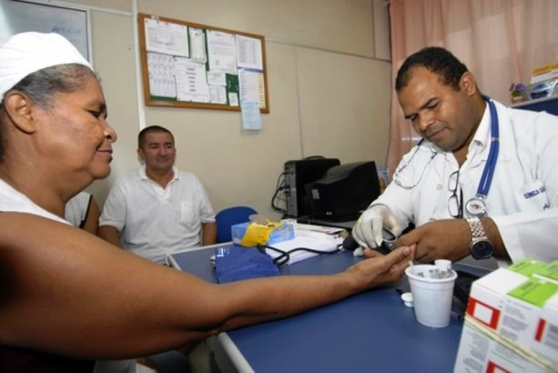 AgSUS lança edital com 500 vagas para médicos de família e comunidade AgSUS lança edital com 500 vagas para médicos de família e comunidade