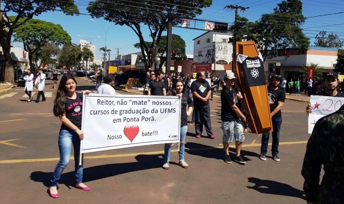 Crise na UFMS: sete cursos são suspensos e lista pode aumentar