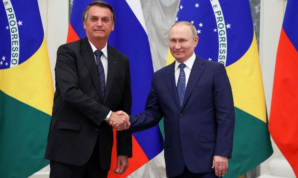Bolsonaro diz que conversou com Putin e que Brasil não defende “nenhuma sanção ou condenação” ao presidente russo