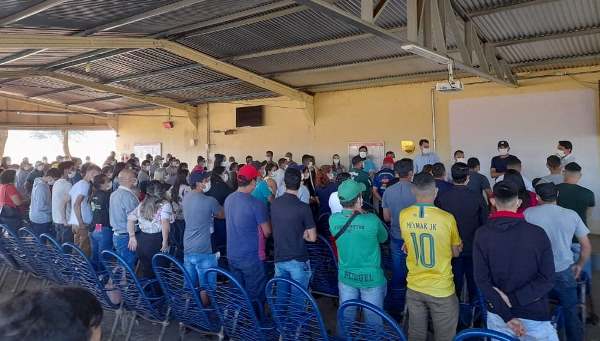 Fechamento de frigorífico da JBS em Ponta Porã deixa 320 trabalhadores apreensivos