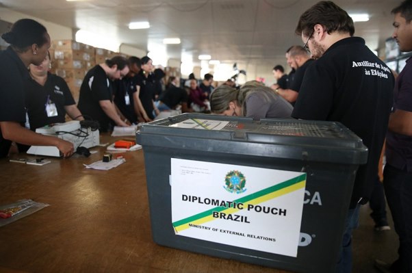 Brasil tem número recorde de eleitores no exterior com 697 mil aptos a votar