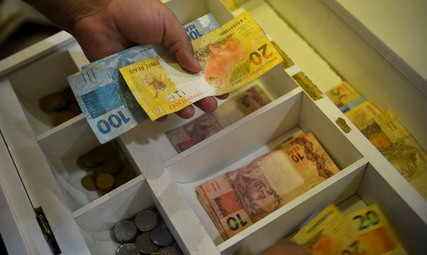 Renda dos 10% mais ricos é 14,4 vezes superior à dos 40% mais pobres, no Brasil