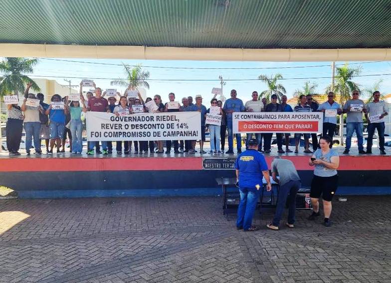 Três Lagoas: aposentados fazem manifestação pela revisão do desconto de 14% da MSPrev