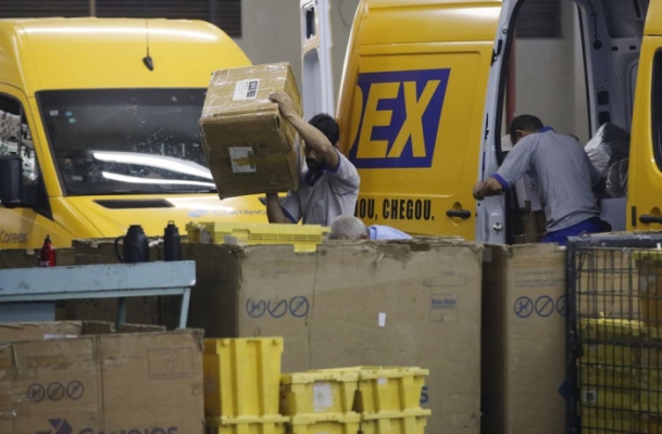 Trabalhadores dos Correios reagem à retirada de direitos e anunciam Comitê em Defesa da ECT Trabalhadores dos Correios reagem à retirada de direitos e anunciam Comitê em Defesa da ECT